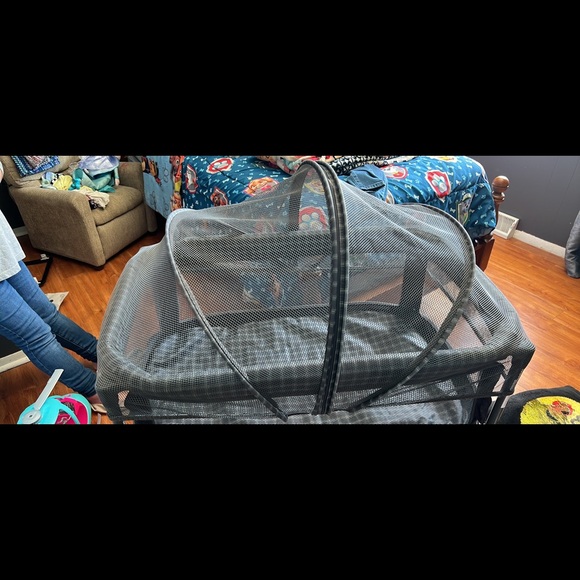 Portable Bassinet with mosquito net for outdoors - Picture 1 of 3
